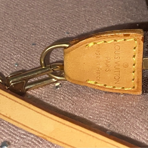 Authentic Louis Vuitton Monogram Pochette Wristlet - Picture 4 of 7